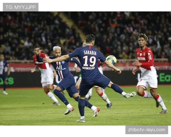 法甲巅峰对决：巴黎圣日耳曼与马赛激战冠军荣耀，万众瞩目