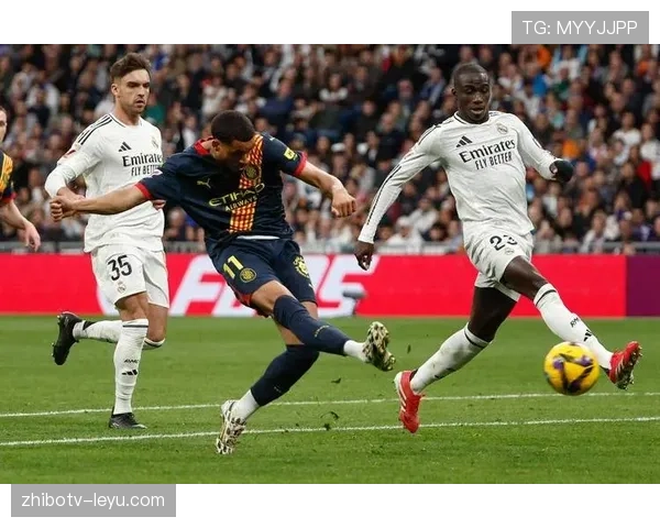 西甲黑马黄潜在欧战表现稳健，强敌对决一触即发