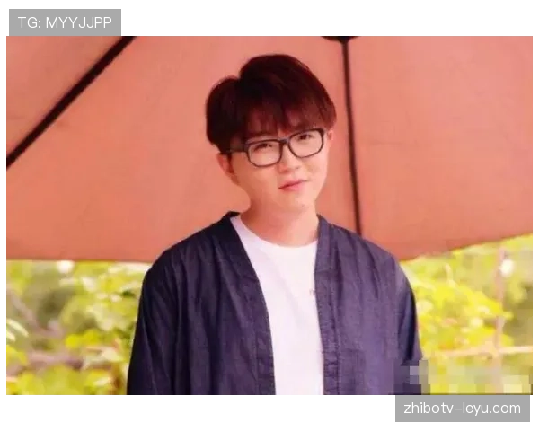 贾一凡的朋友圈太会演，自拍邻家大哥气质，消费截图直接走奢侈品牌发布会敬礼