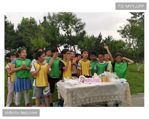 看到杨威家晚餐账单那一刻，我的月薪像玩具